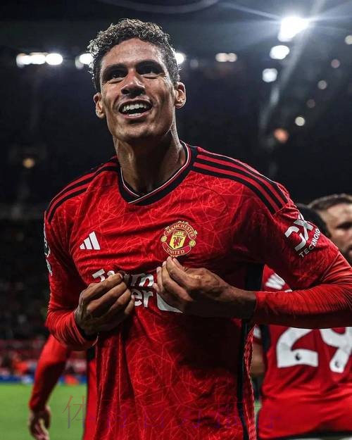 曼联中卫首选一直是瓦拉内 但还没向皇马报价 曼联中卫首选一直是瓦拉内 但还没向皇马报价