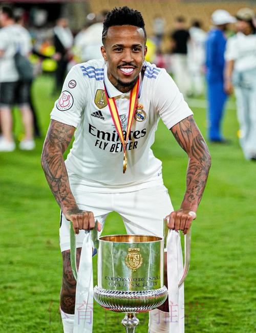 皇马19年时计划签德里赫特 但首席球探更看好米利唐